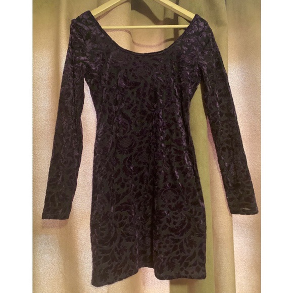Purple Velvet Bodycon Dress - Picture 2 of 3